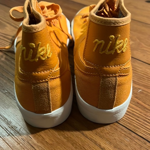 Nike - Picture 4 of 4